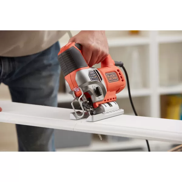 Přímočará pila 650W v kufru Black&Decker BES610K