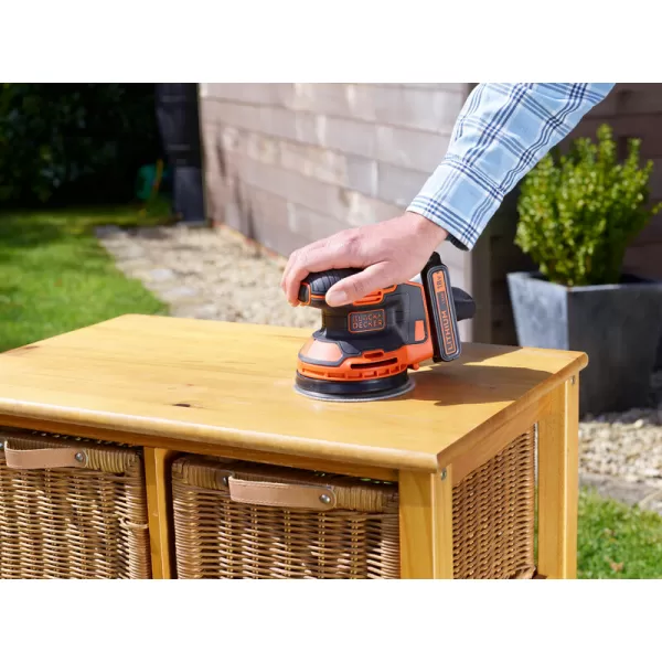 Aku excentrická bruska 18V bez aku Black&Decker BDCROS18N