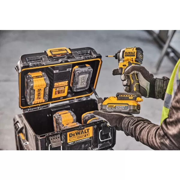 Dvojitá nabíječka v kufru TOUGHSYSTEM 2.0 DeWALT DWST83471