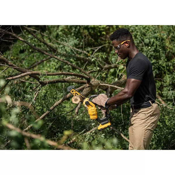 Akumulátorová prerezávacia píla 20cm 18V 1x5,0Ah DeWALT DCMPS520P1