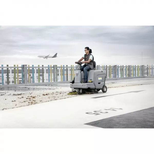 Zametací stroj s odsáváním KM 85/50 R Bp Pack 80Ah Li+FC Kärcher 1.351-129.0