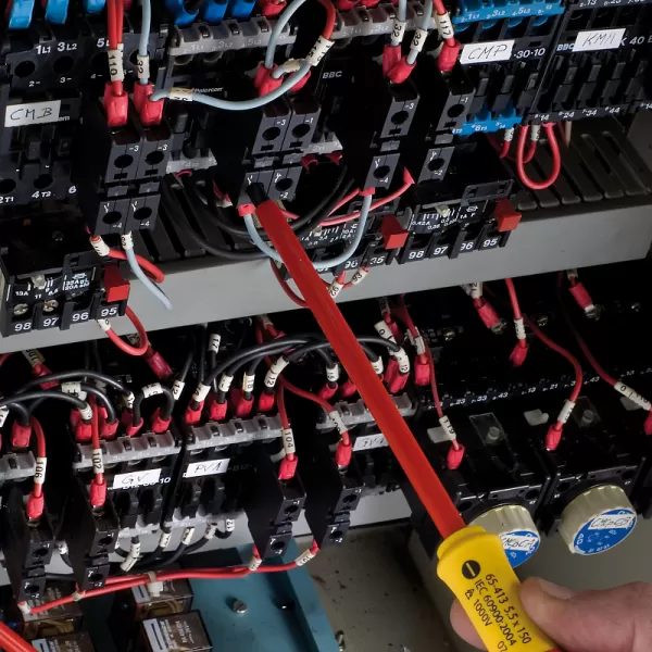 Šroubovák paralelní izolovaný 4x100mm Stanley FatMax 1-65-412