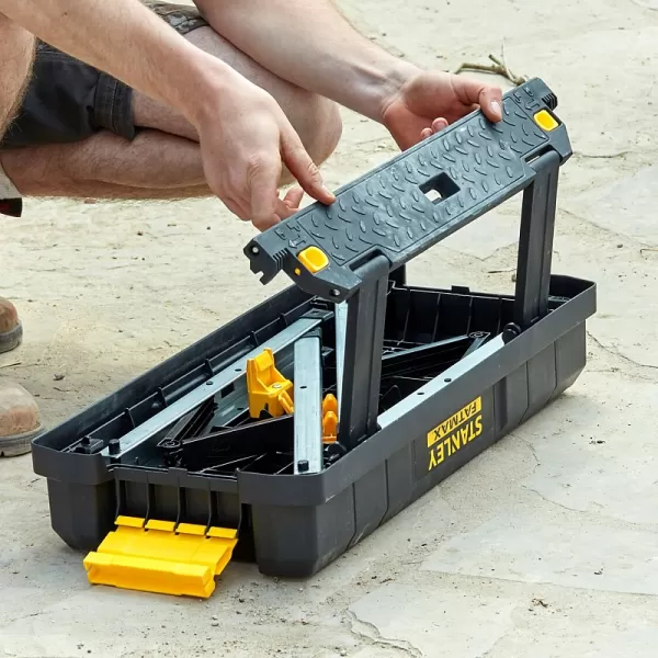 Box na nářadí se schůdky Stanley 19" FMST81083-1