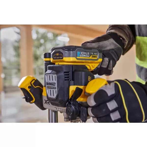 Aku bezuhlíková horní frézka 70mm 18V bez aku DeWALT DCW620NT
