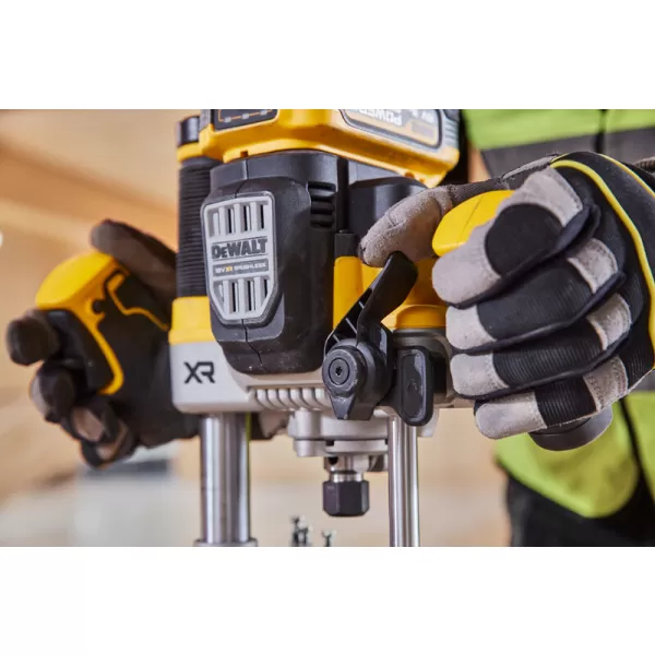 Aku bezuhlíková horní frézka 70mm 18V bez aku DeWALT DCW620NT