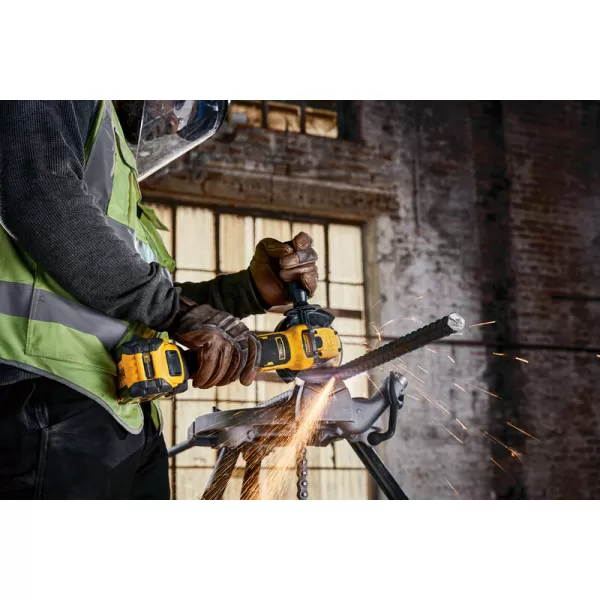 Aku úhlová bruska 125mm XR Li-Ion 18V bez aku, s dvojčinným pádlovým spínačem DeWALT DCG416VSN