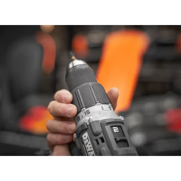 Aku příklepová vrtačka 18V/2x5,0Ah limitovaná edice McLaren DeWALT DCD85MP2T