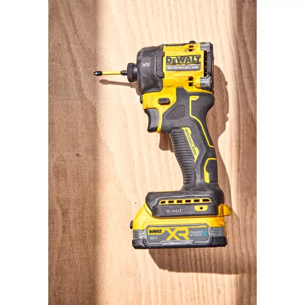 Aku bezuhlíkový hydraulický utahovák 1/4" 18V 2x1,7 Ah DeWALT POWERSTACK DCF870E2T