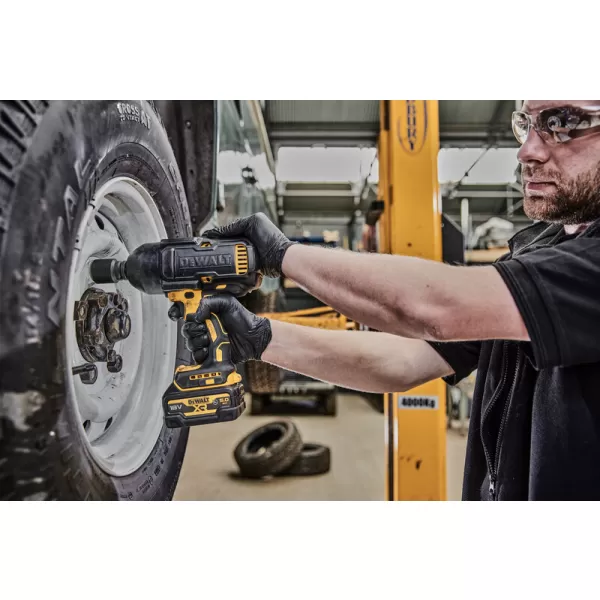 Aku rázový bezuhlíkový utahovák 18V 2x5,0Ah DeWALT DCF900P2G