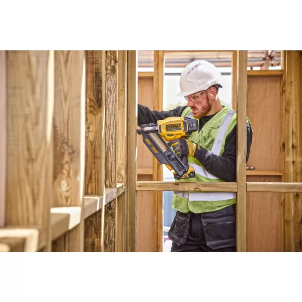 Aku tesařská hřebíkovačka 18V bez aku DeWALT DCN930N