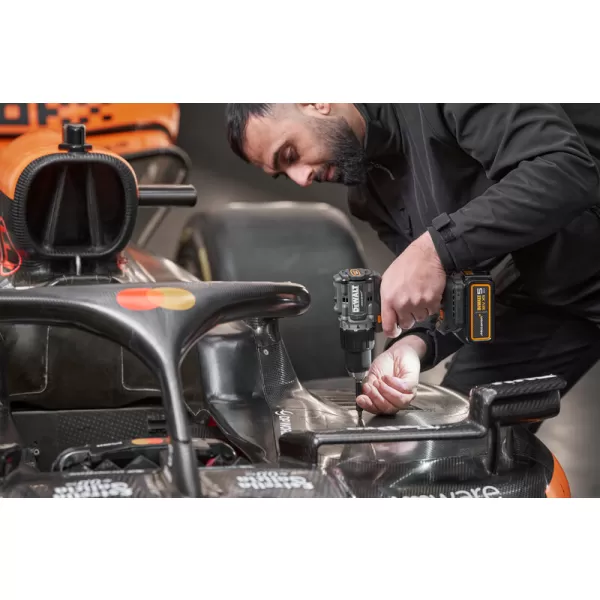 Aku příklepová vrtačka 18V/2x5,0Ah limitovaná edice McLaren DeWALT DCD85MP2T