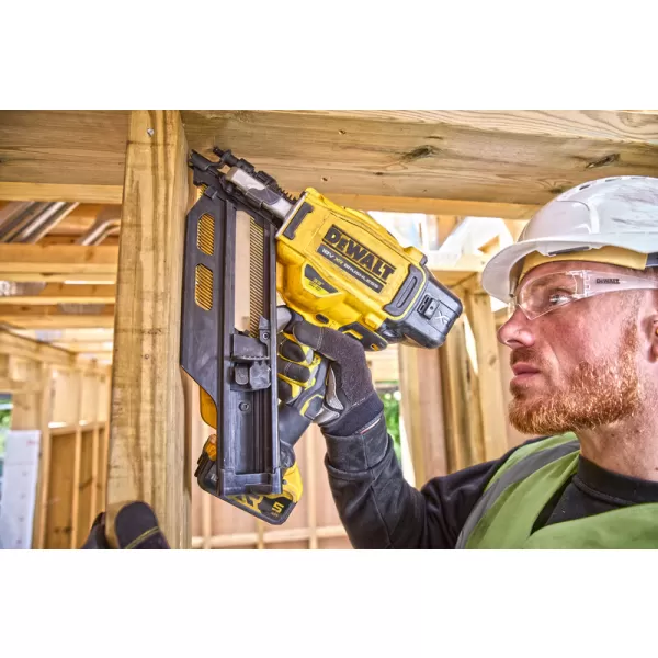 Aku tesařská hřebíkovačka 18V bez aku DeWALT DCN930N