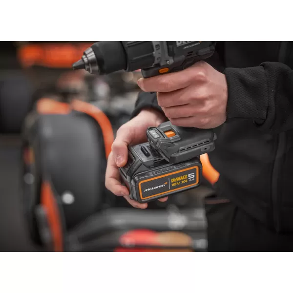 Aku příklepová vrtačka 18V/2x5,0Ah limitovaná edice McLaren DeWALT DCD85MP2T