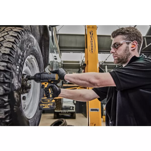Aku rázový bezuhlíkový utahovák 18V 2x5,0Ah DeWALT DCF900P2G