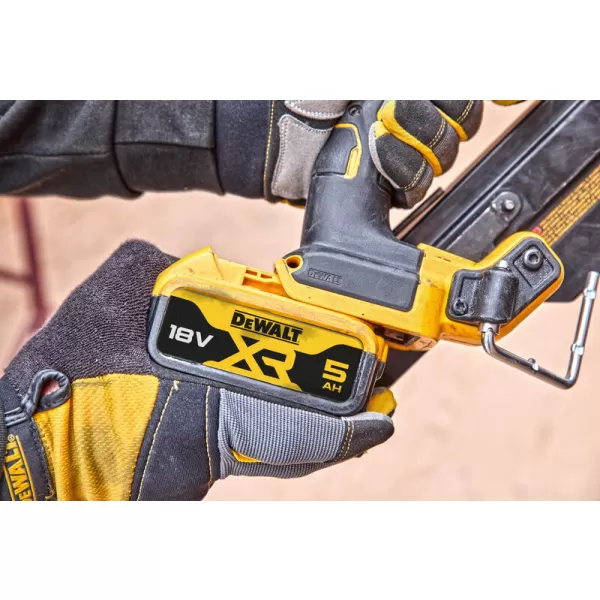 Aku tesařská hřebíkovačka 18V bez aku DeWALT DCN930N